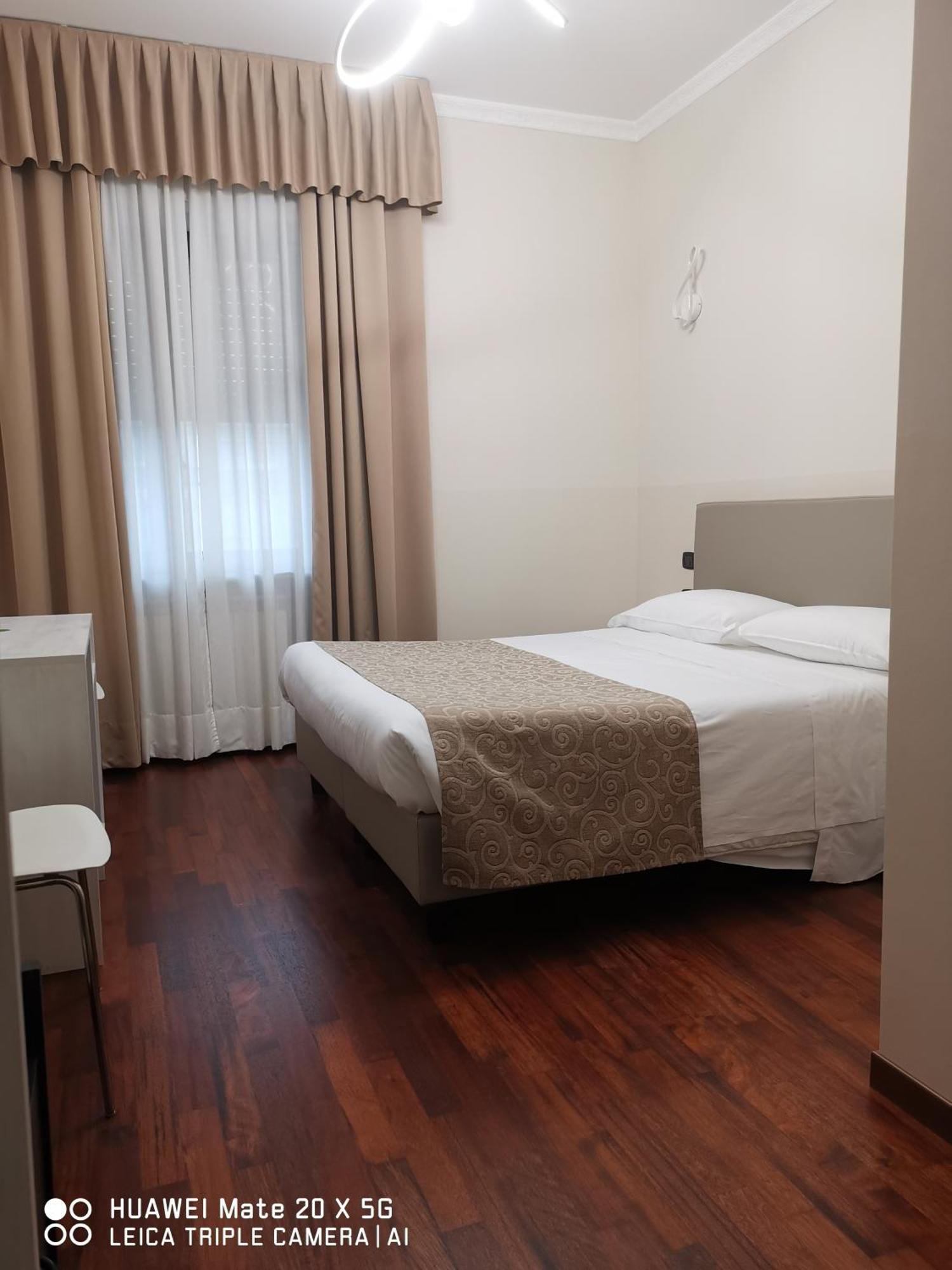 Guesthouse Central Station Group - Via Sammartini 15 米兰 外观 照片