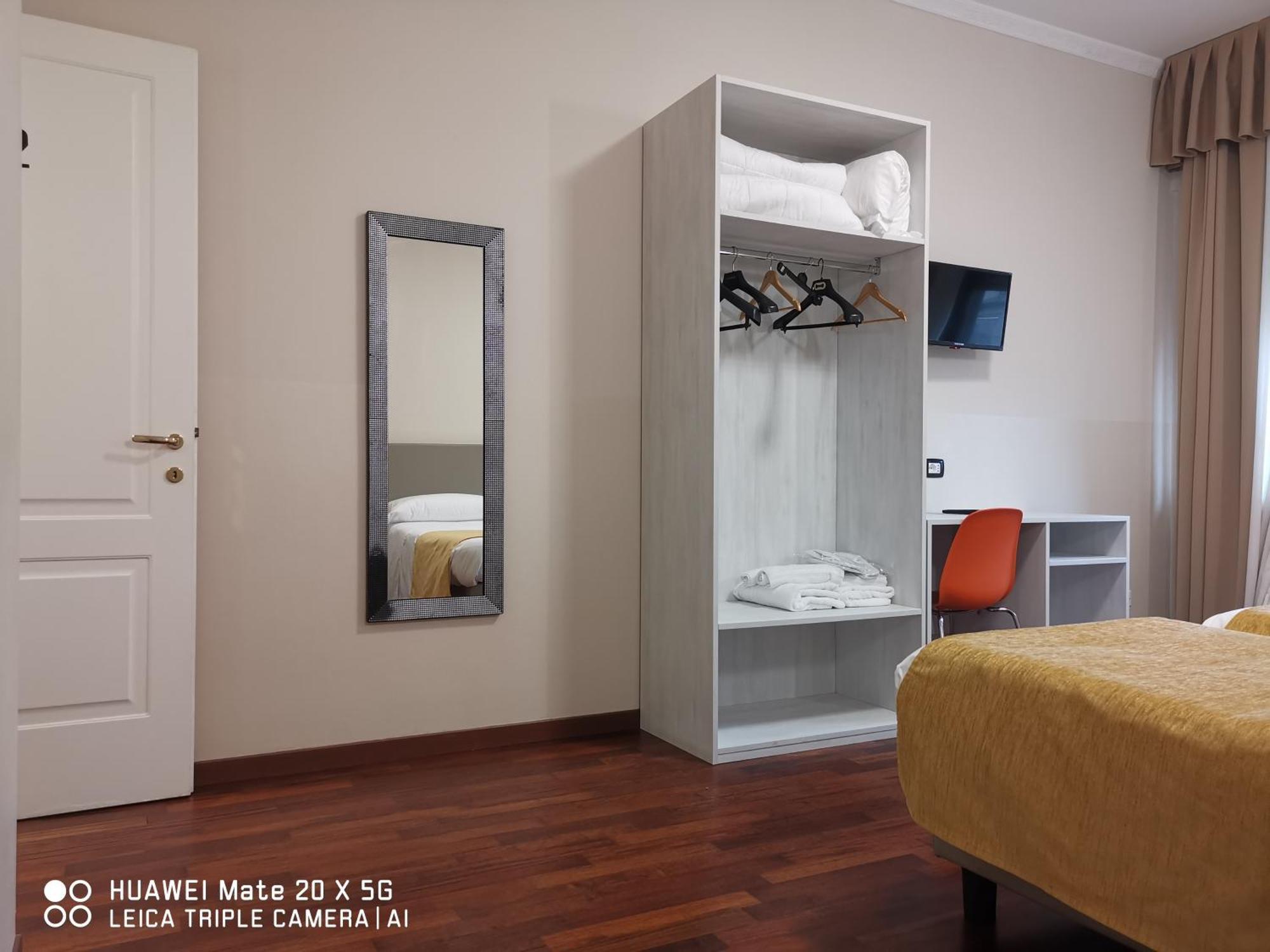 Guesthouse Central Station Group - Via Sammartini 15 米兰 外观 照片